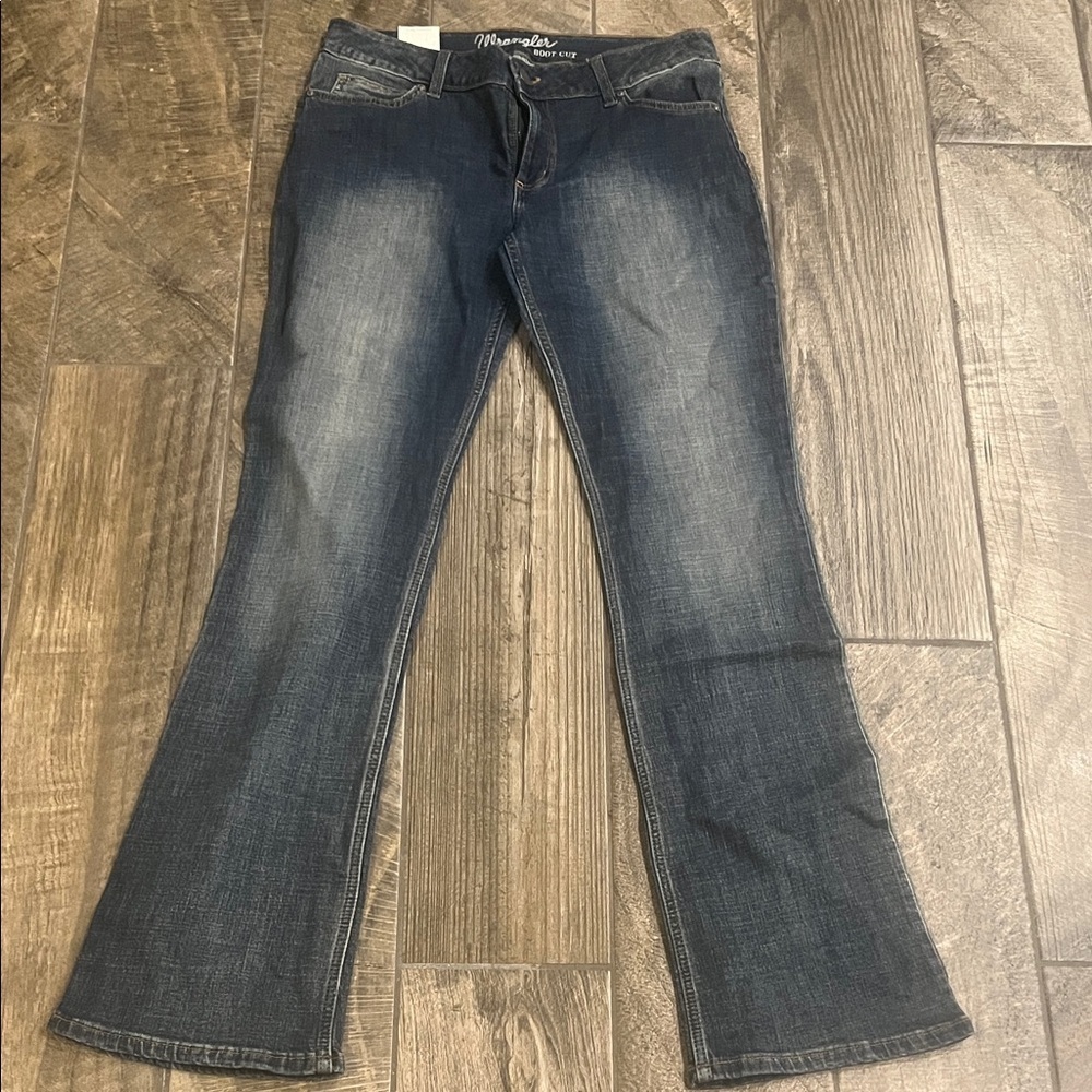 NWT Wrangler bootcut Dark Blue Jeans